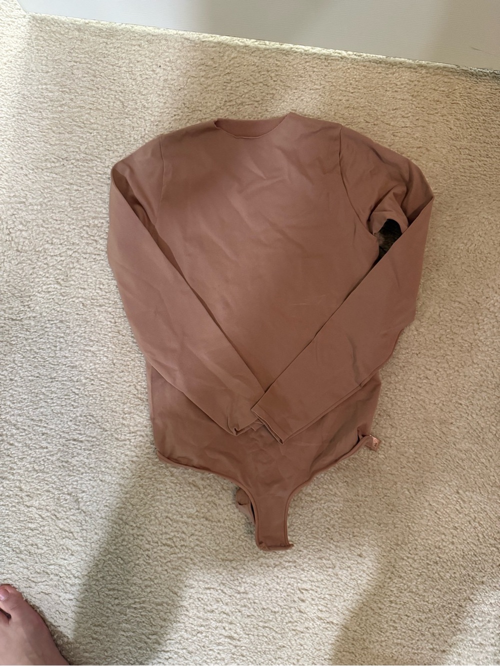 Skims ESSENTIAL CREW NECK LONG SLEEVE BODYSUIT S/M